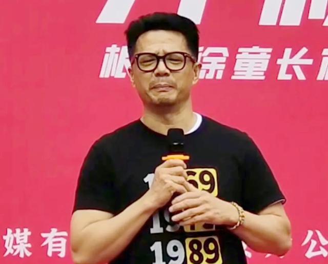 段奕宏的“老态龙钟”，实际是电影里的角色身份。